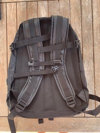 Mochila Mango Negra Repelente al Agua