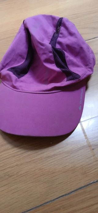 Lote. Gorra para el sol y gorro de piscina