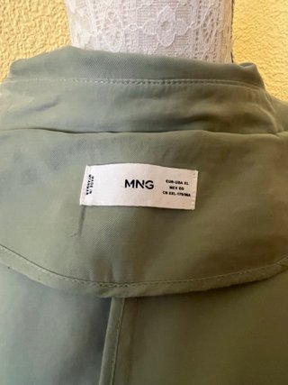 Gabardina Mango tacto suave