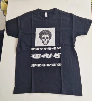 Camiseta Negra con Calavera y Llamas