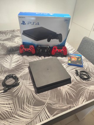 PS4 (PlayStation 4) + 3 mandos + Minecraft