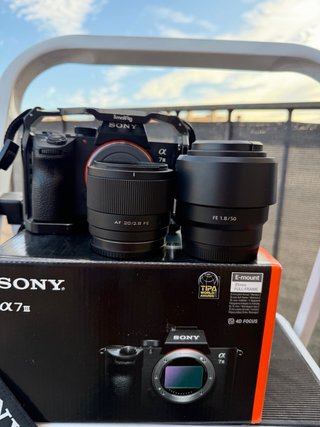 Fotocamera Sony a7 III Full-Frame, Accessori e Garanzia