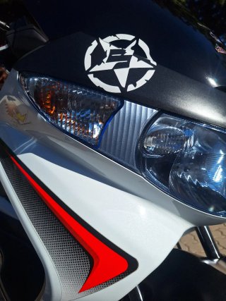 Suzuki Burgman 125 R - Scooter Maxi Blanca y Negra