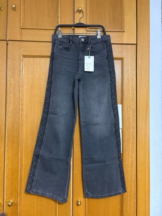 Pantalones vaqueros grises anchos con detalle