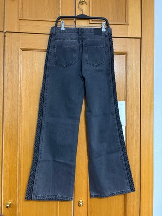 Pantalones vaqueros grises anchos con detalle