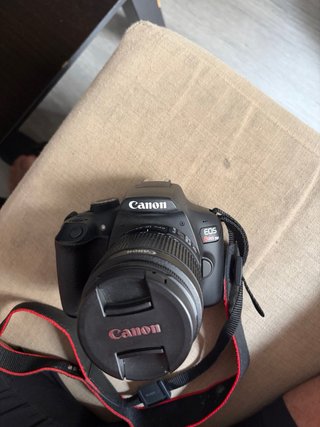 Canon EOS 1300D + Objetivo 18-55mm IS II