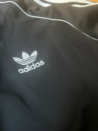 Chaqueta Adidas Negra con Rayas Blancas