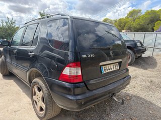 Mercedes ML270 para piezas o posible reparación.