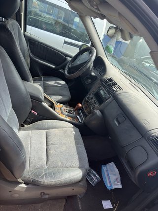 Mercedes ML270 para piezas o posible reparación.