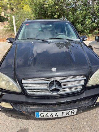 Mercedes ML270 para piezas o posible reparación.