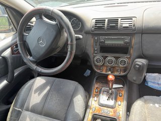Mercedes ML270 para piezas o posible reparación.