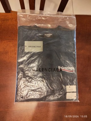 Maglietta Balenciaga nuova comprata online