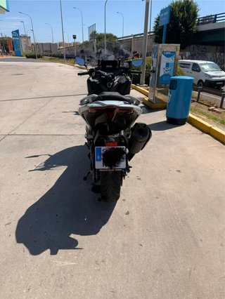 Yamaha T-MAX 560 MAXI SCOOTER Gris (TECH MAX)