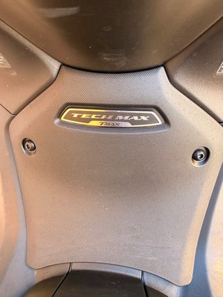 Yamaha T-MAX 560 MAXI SCOOTER Gris (TECH MAX)