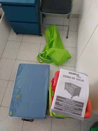 Cuna de viaje plegable Asalvo y colchón nuevos