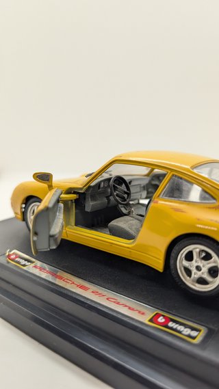Bburago Porsche 911 Carrera (993) 1:24 giallo