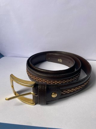 Cinturón de cuero marrón con hebilla dorada 95/38