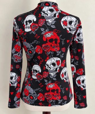 Camiseta de manga larga con calaveras
