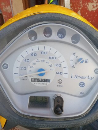 Piaggio Liberty 125 4T Scooter Amarillo