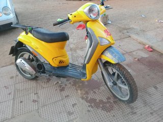 Piaggio Liberty 125 4T Scooter Amarillo