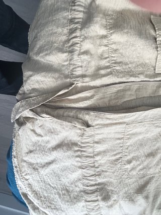 Traje pantalón y casaca beige/dorado