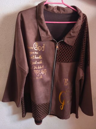 Chaqueta marrón con detalles dorados de mujer