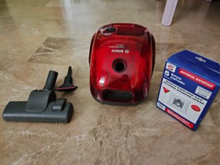 Aspirador Bosch Rojo + Accesorios y Bolsas