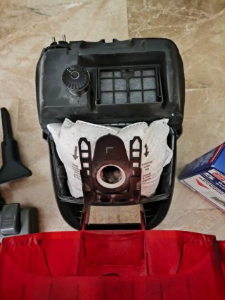 Aspirador Bosch Rojo + Accesorios y Bolsas