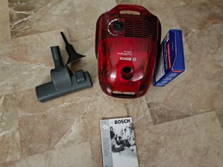 Aspirador Bosch Rojo + Accesorios y Bolsas