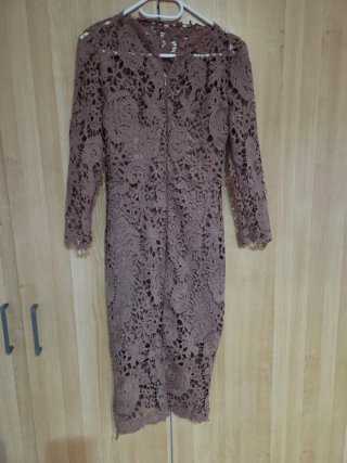 Vestido de encaje marrón