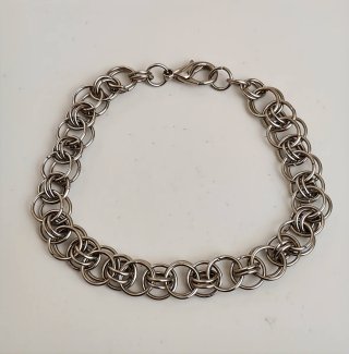 Pulsera de eslabones entrelazados plateada
