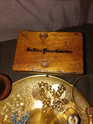 Lote Antigüedades: Joyas, Caja, Lupa