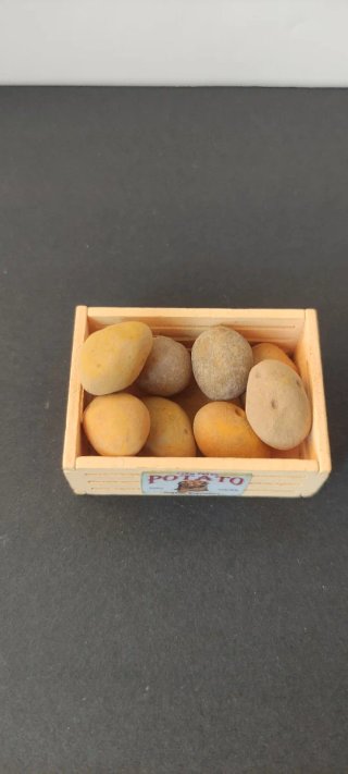 Caja miniatura de patatas
