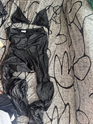 Conjunto cuero negro bikini y pantalón