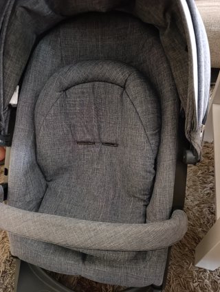 Silla de paseo gris con sombrilla