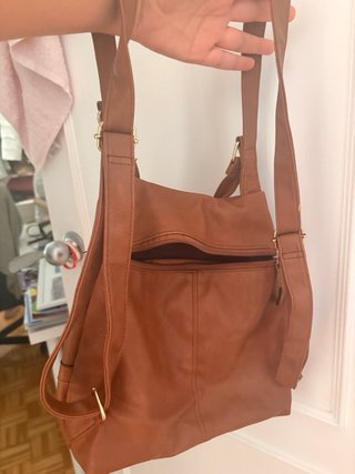 Mochila Marrón Misako, cierre parte trasera.