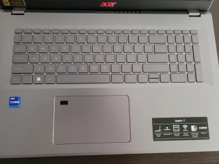 Portatil Acer Aspire 17 Nuevo, en su caja.