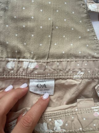 Peto y camiseta de bebé con conejitos