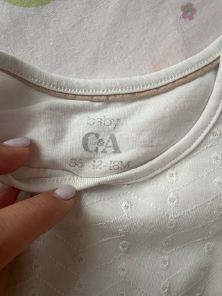 Peto y camiseta de bebé con conejitos