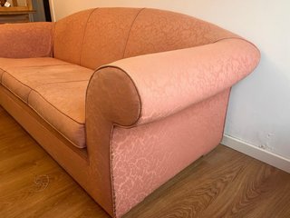 Sofá rosa de 3 plazas.  (no se hace envío)