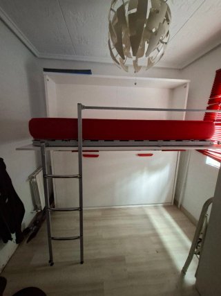 Litera abatible blanca con detalles rojos