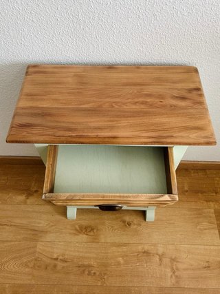Mesa auxiliar vintage restaurada