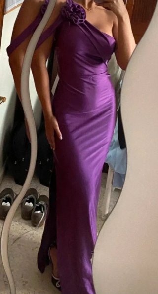 Vestido morado de fiesta
