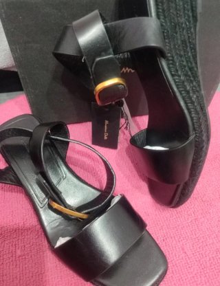 Sandalias cuña Massimo Dutti negras