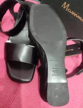 Sandalias cuña Massimo Dutti negras