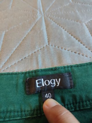 Pantaloni verdi da donna con ricamo