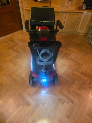 Scooter marca Milano para personas dependientes.