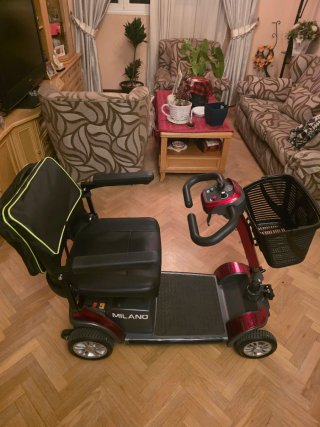 Scooter marca Milano para personas dependientes.
