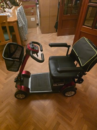 Scooter marca Milano para personas dependientes.