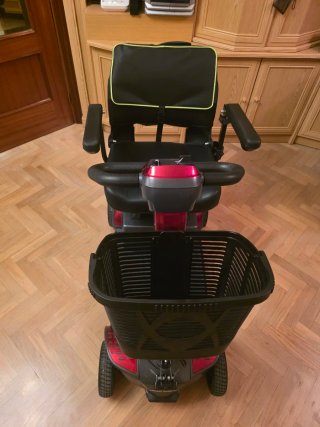 Scooter marca Milano para personas dependientes.